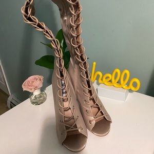 Lace up boots / heels